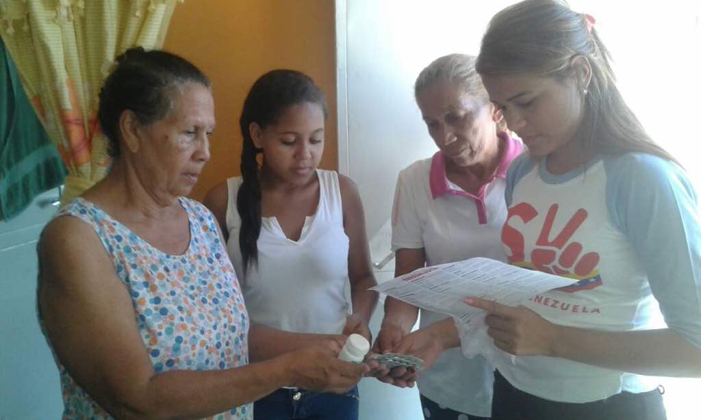 Resultado de imagen para somos venezuela entregando medicamentos